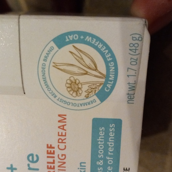 Calm + Restore Redness Relief Moisturizing Cream Sensitive Skin Fragrance Free - Picture 6 of 9